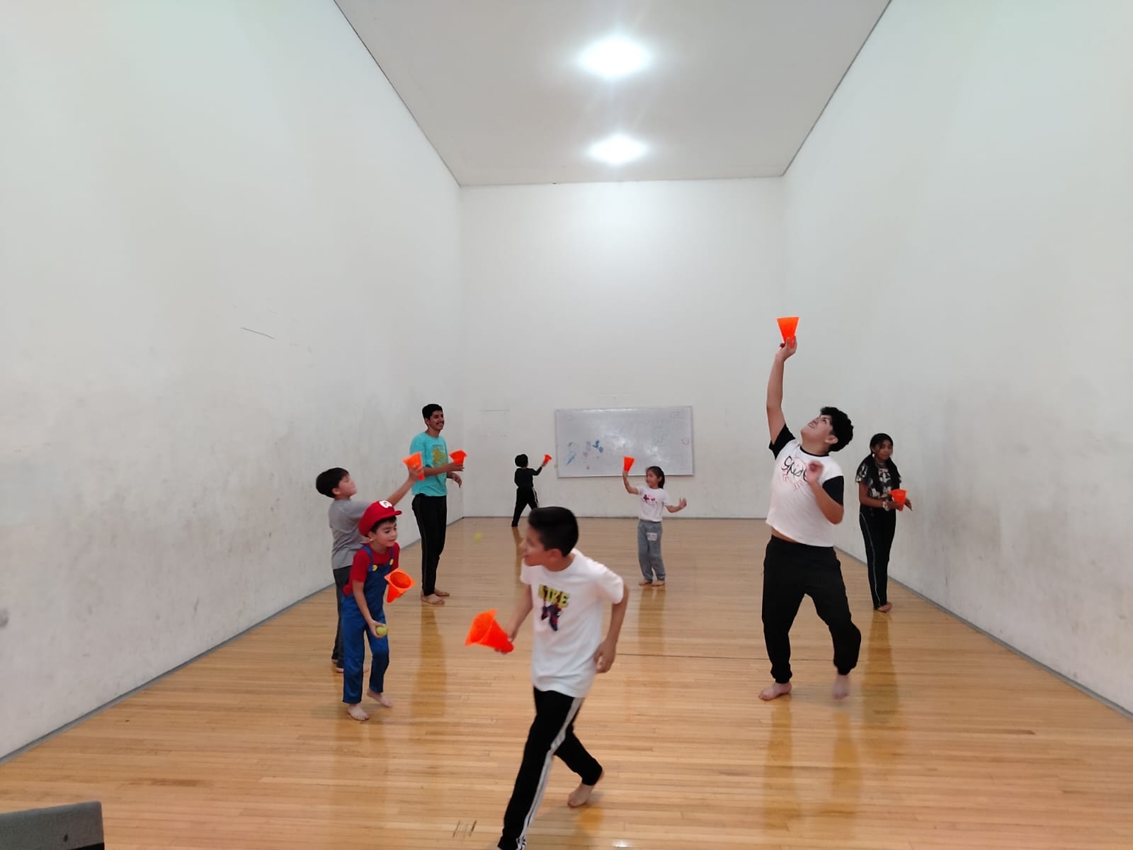 Actividad Cultural Comunitaria: Visita del Convite Cultural al Semillero Creativo de Circo en Zamora, Michoacán